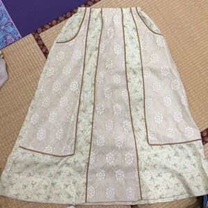 Floral Cream Skirt with pockets